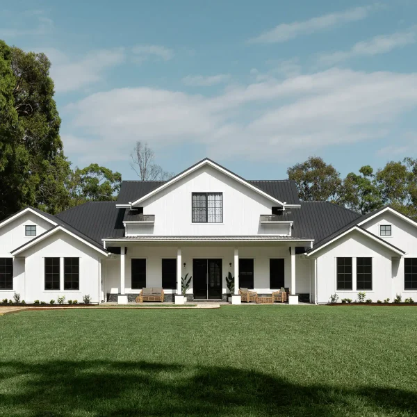 oblique-cladding-exterior-modernfarmhouse-gumdale-jameshardie-1